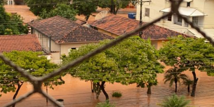 Chuvas de Verão em Minas: Cuidados e Alertas da Secretaria de Saúde Chuvas de Verão em Minas: Cuidados e Alertas da Secretaria de Saúde