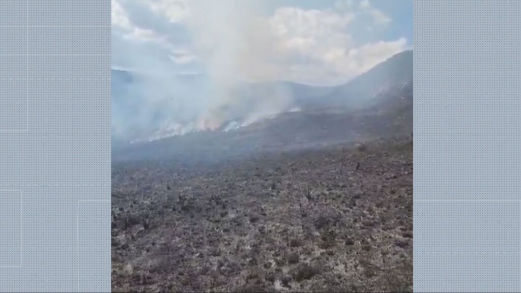 Incêndio Devasta Parque Nacional da Serra do Cipó em Fim de Semana Crítico Incêndio Devasta Parque Nacional da Serra do Cipó em Fim de Semana Crítico