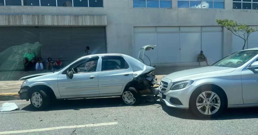Mulher Sob Efeito de Álcool Provoca Acidente de Trânsito em Belo Horizonte