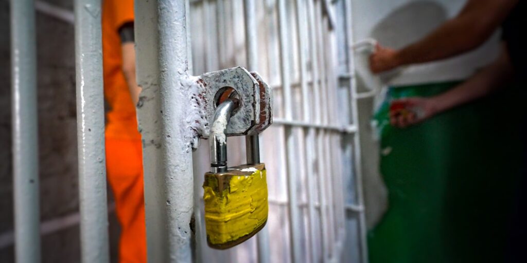 Polícia Intensifica Busca por Fugitivos com Alvarás Falsos em Minas Gerais