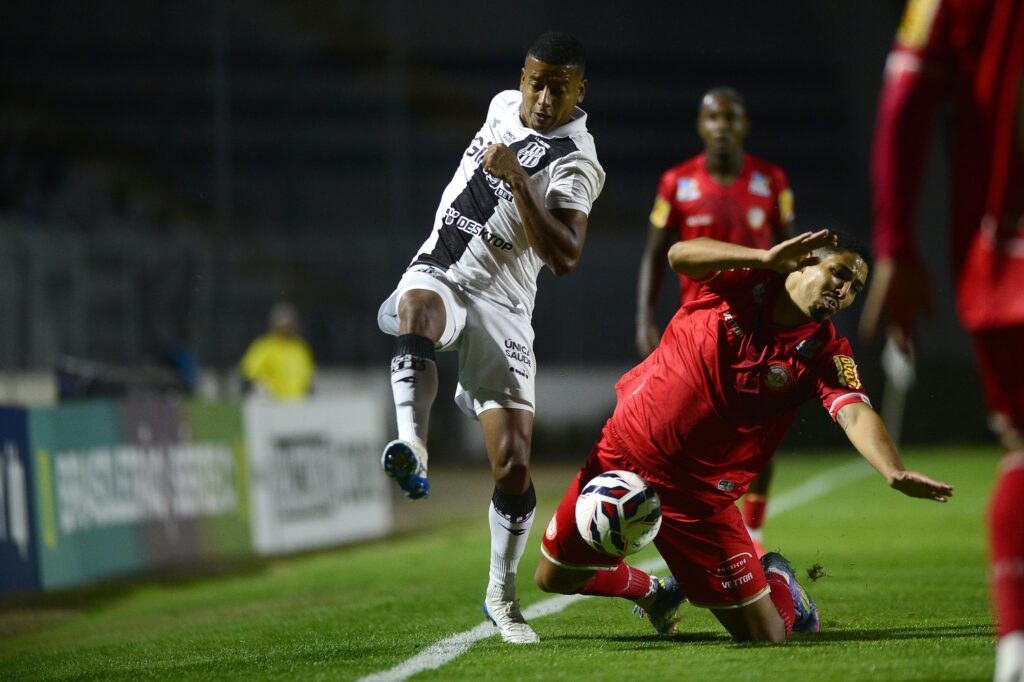 Tombense Enfrenta Rebaixamento em 2025, Mas Mantém Hegemonia em Minas Gerais