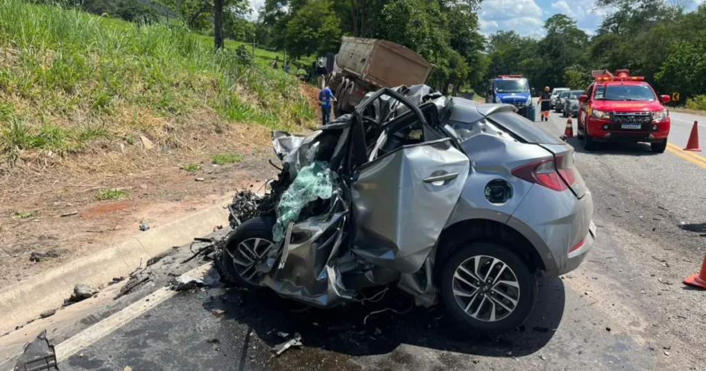 Tragédia na BR-381: Colisão entre Carro e Carreta Resulta em Morte em Minas Gerais Tragédia na BR-381: Colisão entre Carro e Carreta Resulta em Morte em Minas Gerais