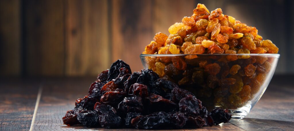 Uva-Passa: Benefícios e Precauções na Alimentação Saudável Uva-Passa: Benefícios e Precauções na Alimentação Saudável