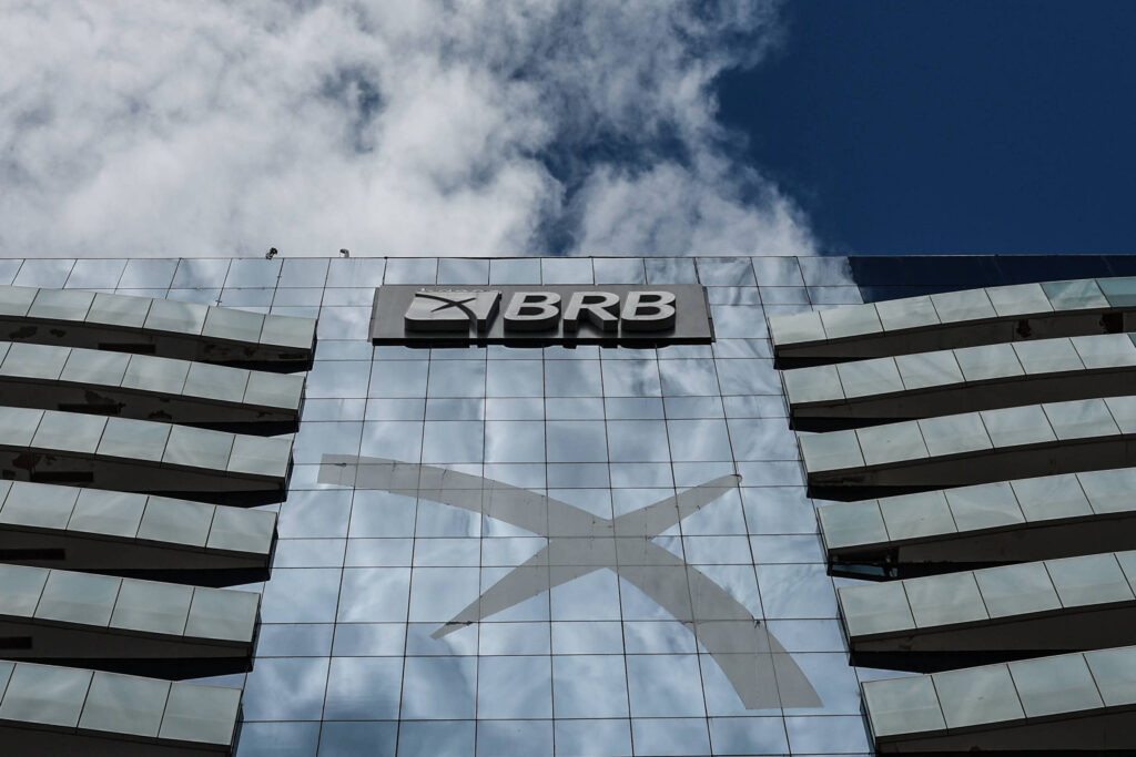 Banco Master: Rombo Bilionário e Imóveis da Família Vorcaro no Centro da Questão