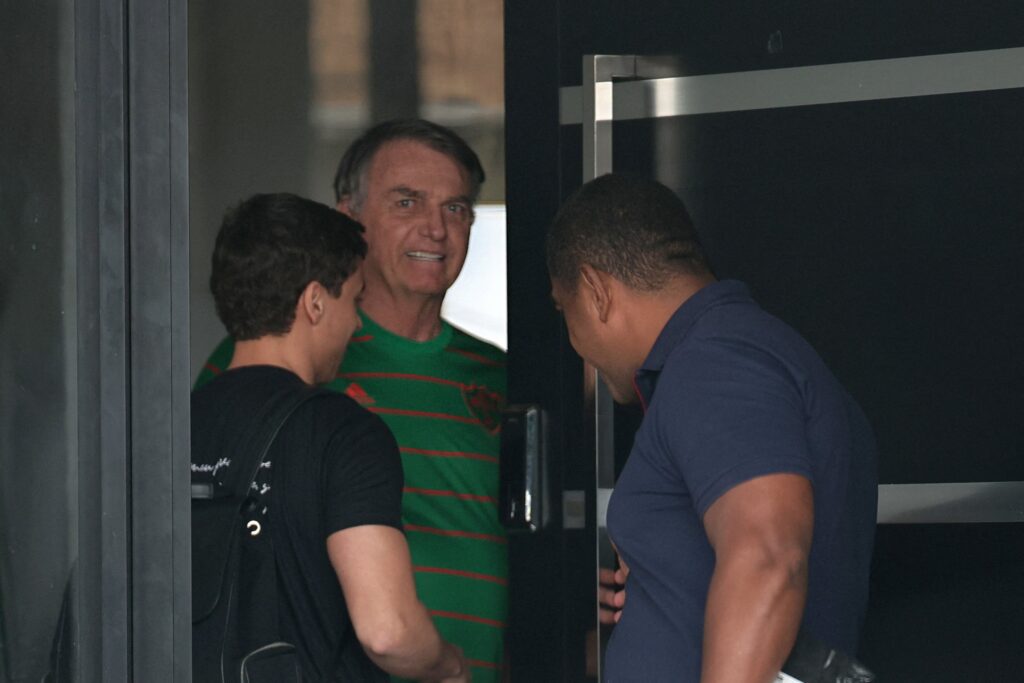 Bolsonaro Estréia Palanques Estaduais Direto da Papudinha
