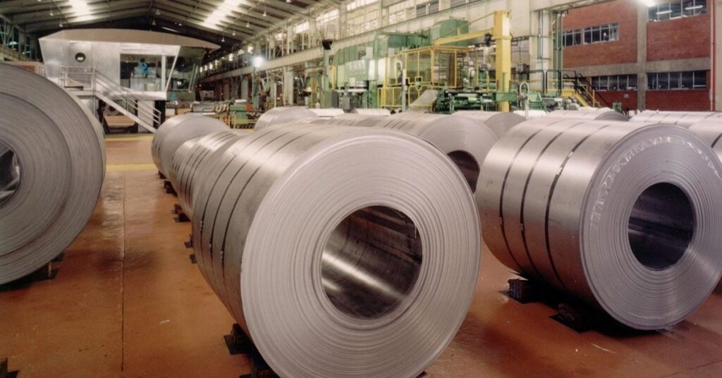 Brasil Registra Importação Recorde de Aço em 2025: Maior Volume em 15 Anos