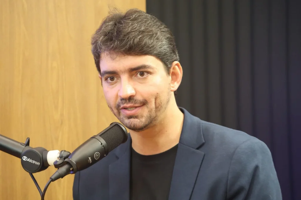 Cássio Soares critica polarização política e seu impacto nas soluções para Minas Gerais