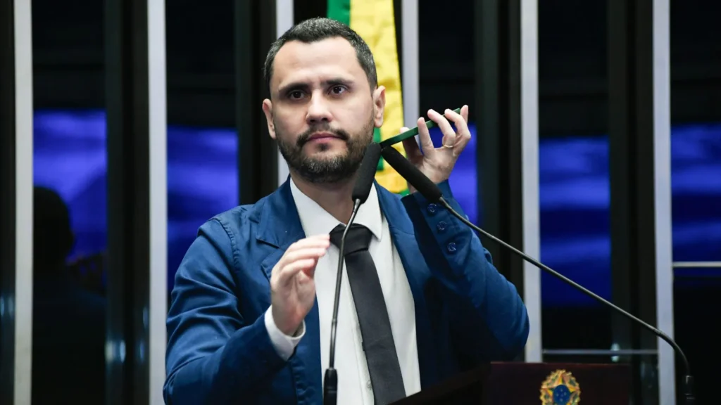 Cleitinho Azevedo: O Novo ‘Marçal Mineiro’? Entenda o Impacto da Hipercomunicação na Política
