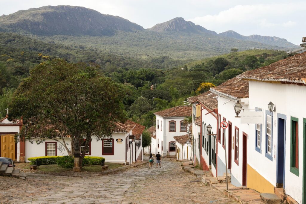 Convênio Histórico Fortalece Turismo em Minas Gerais com Investimentos Significativos