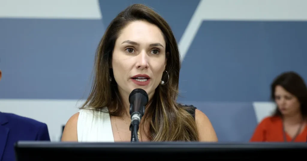 Deputada Anuncia Saída da Vice-liderança na ALMG Após Acusações Contra Vice-governador