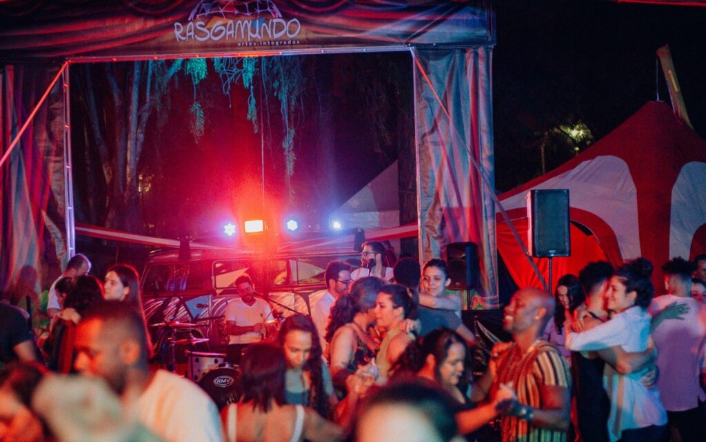 Finde Cultural no Sul de Minas: Festivais, Shows e Circo para Todos os Gostos Finde Cultural no Sul de Minas: Festivais, Shows e Circo para Todos os Gostos