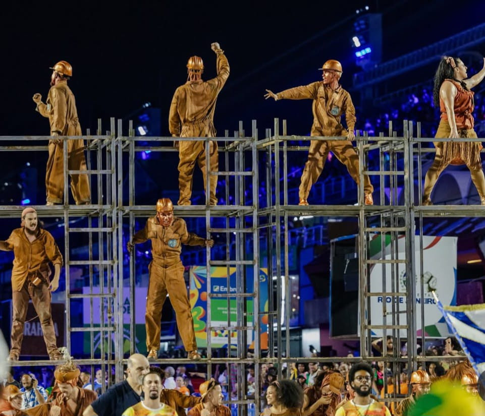 Acadêmicos de Niterói Recebe Medalha Tiradentes em Cerimônia Especial Acadêmicos de Niterói Recebe Medalha Tiradentes em Cerimônia Especial