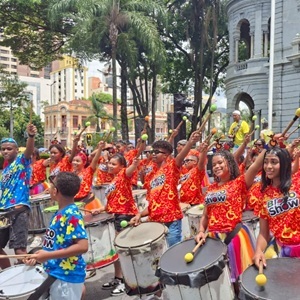 Bloco Show Promove Inclusão e Prevenção no Carnaval da Liberdade em BH Bloco Show Promove Inclusão e Prevenção no Carnaval da Liberdade em BH