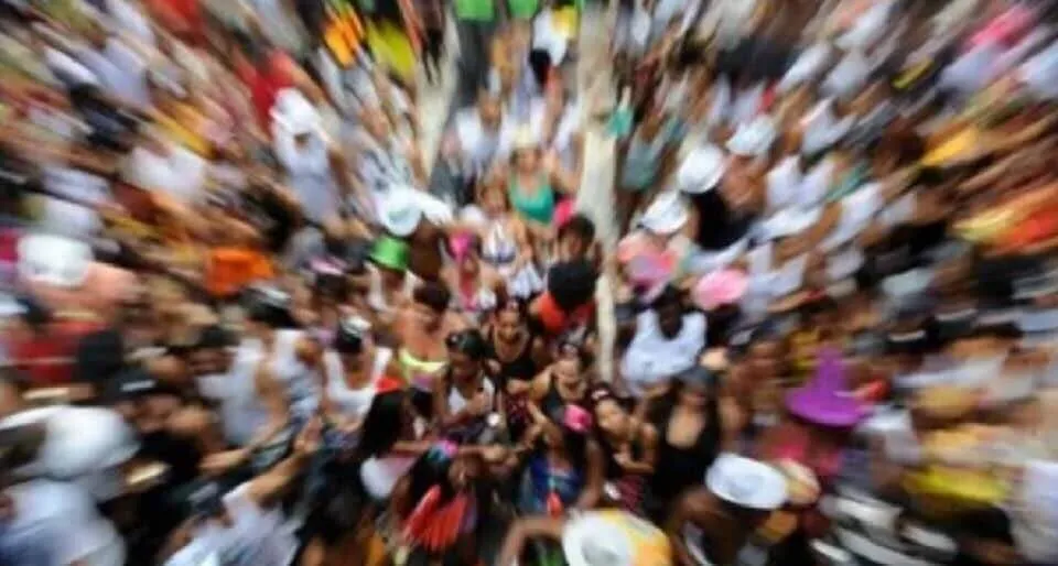Carnaval 2026: Brasil Recebe 300 Mil Turistas Internacionais em Festa Cultural Carnaval 2026: Brasil Recebe 300 Mil Turistas Internacionais em Festa Cultural