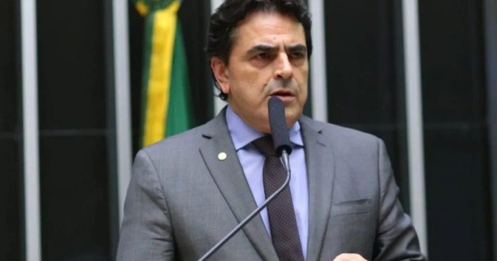 Cenário Eleitoral em Minas Gerais: Incertezas na Direita