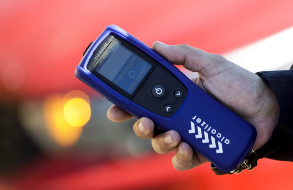 Como um ‘truque’ na Grécia está burlando as blitzes do bafômetro