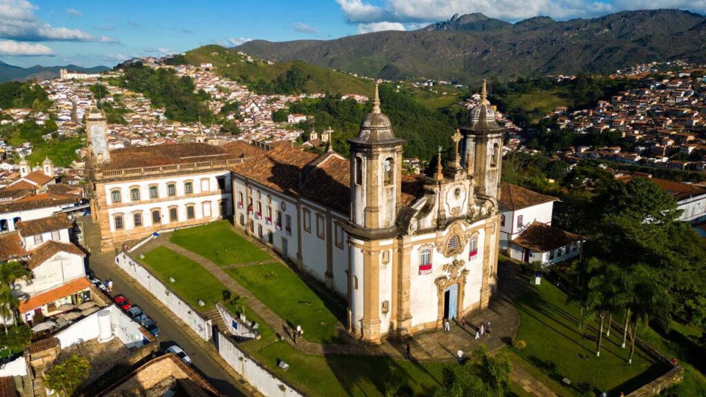 Descubra Ouro Preto: A Cidade Brasileira com 400 kg de Ouro na Igreja