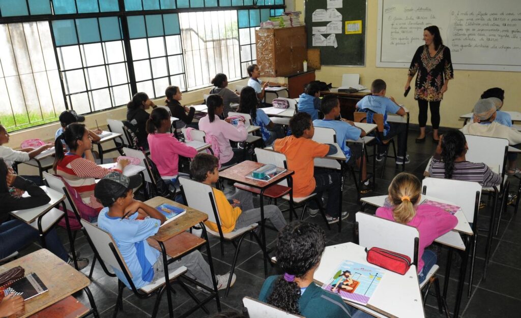 Descumprimento do Piso Salarial em Minas Gerais: Municípios Deixam de Pagar R$ 163,7 Milhões a Profe