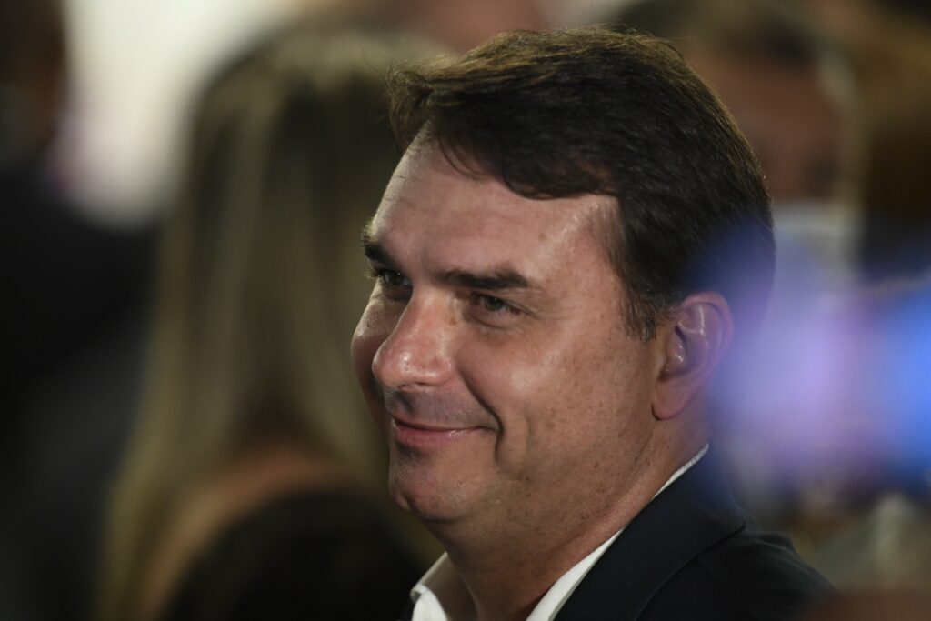 Flávio Bolsonaro Foca em Minas Gerais e Busca Estratégias de Marketing Eficazes Flávio Bolsonaro Foca em Minas Gerais e Busca Estratégias de Marketing Eficazes