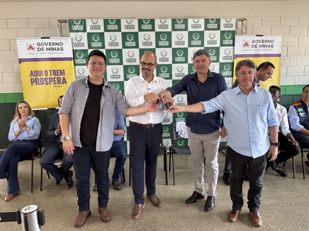 Governo de Minas Gerais Entrega Micro-ônibus do Programa Transporta SUS a Campina Verde