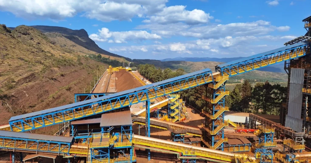 Indústria de Minas Gerais Cresce Acima da Média Nacional em 2025