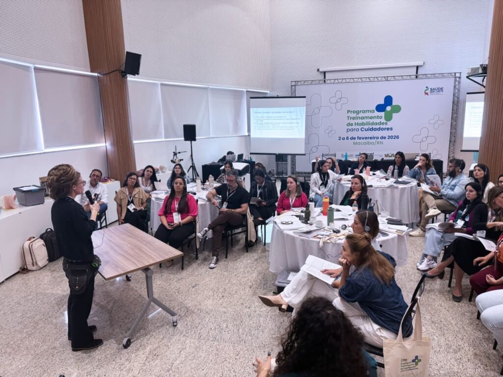 Ministério da Saúde Lança Programa Inovador para Apoiar Famílias de Crianças com TEA