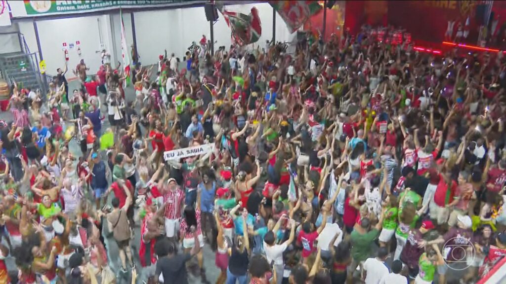 Mocidade Alegre Conquista o 13º Título do Carnaval de São Paulo e Celebra o Triunfo