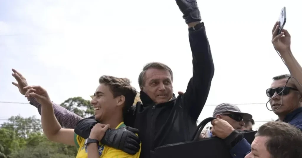 Nikolas Ferreira se Reúne com Bolsonaro para Articular Estratégias Eleitorais em Minas
