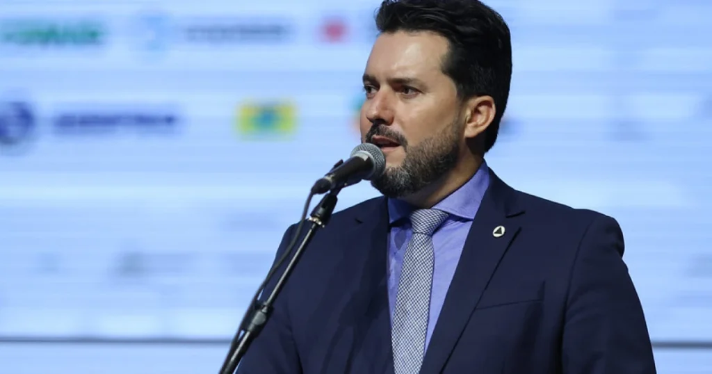 Presidente da AMM Critica Aumento de Gastos no Congresso e Convoca Prefeitos para Mobilização em Bra