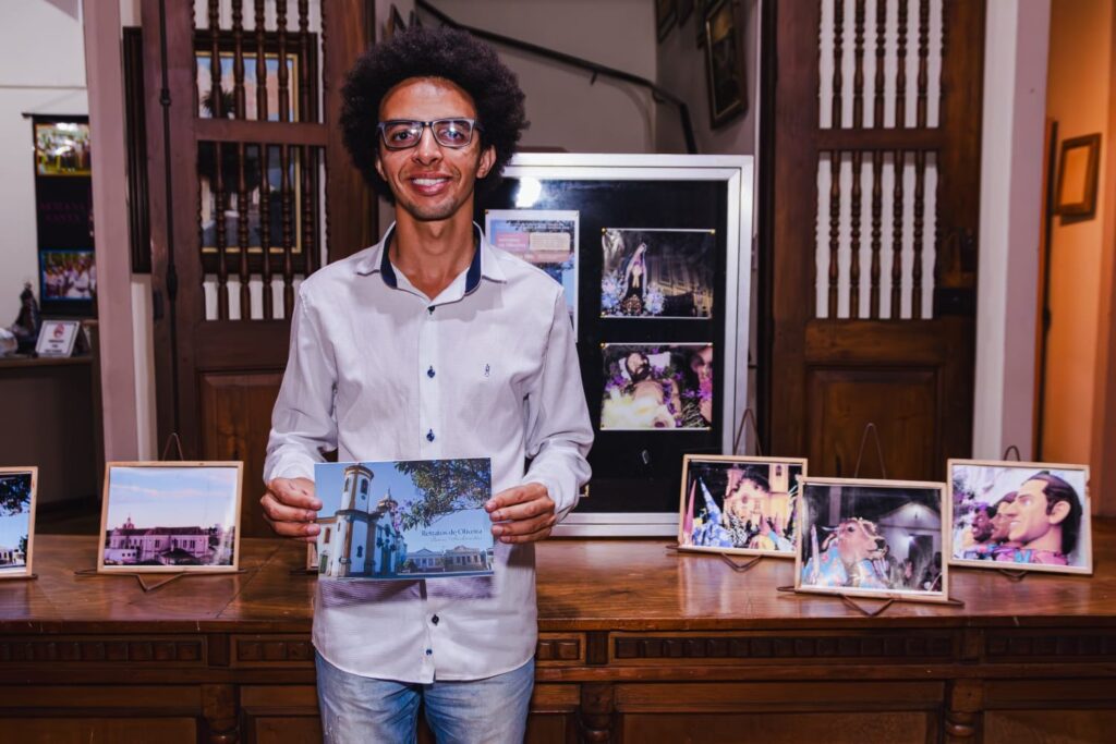 Retratos de Oliveira: Livro Revela a História e a Cultura da Cidade