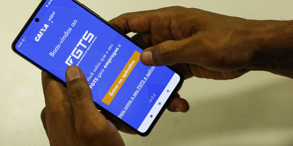 Saque-Calamidade: Trabalhadores de MG já podem solicitar ajuda financeira Saque-Calamidade: Trabalhadores de MG já podem solicitar ajuda financeira