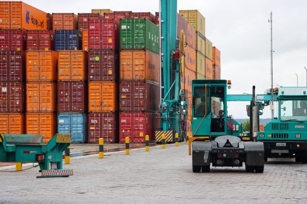 Superávit da Balança Comercial Atinge US$ 4,32 Bilhões em Janeiro, Mesmo com Tarifas dos EUA