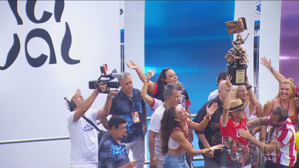 Viradouro Conquista Quarto Título do Grupo Especial com Tributo a Mestre Ciça Viradouro Conquista Quarto Título do Grupo Especial com Tributo a Mestre Ciça