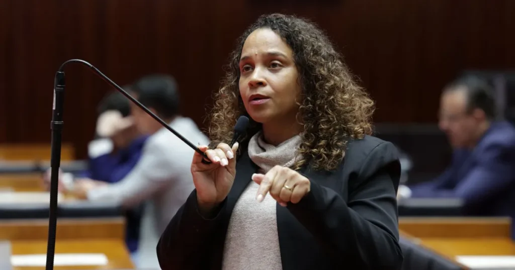Ana Paula Siqueira Troca Rede pelo PT na Assembleia de Minas e Entra em Nova Fase Política Ana Paula Siqueira Troca Rede pelo PT na Assembleia de Minas e Entra em Nova Fase Política