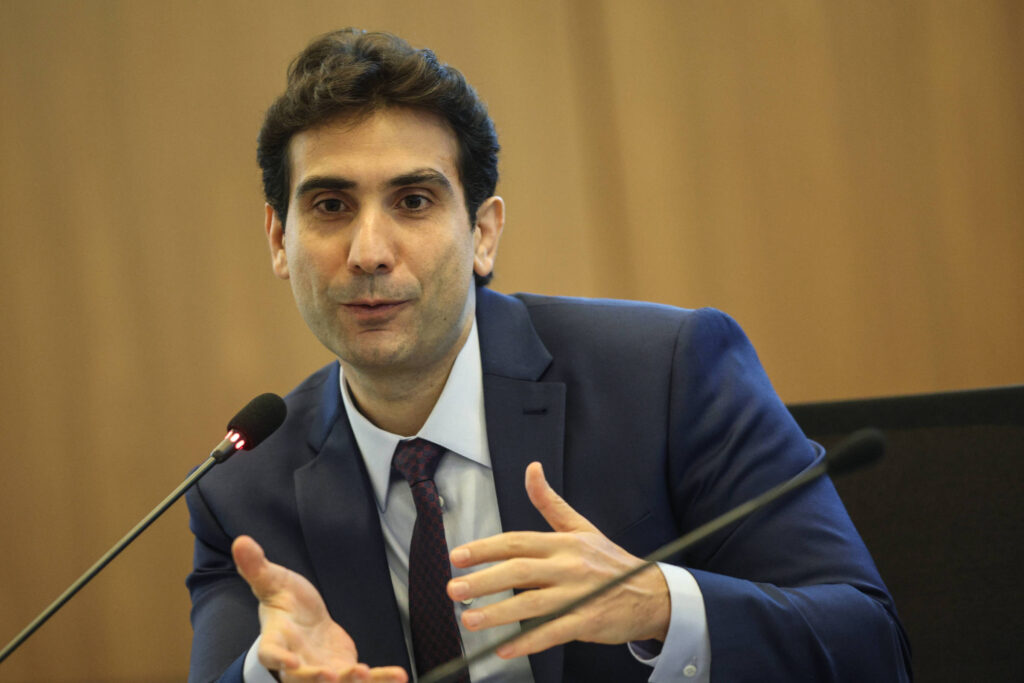 Brasil se Destaca em Estabilidade Econômica Frente a Crises Globais, Afirma Galípolo