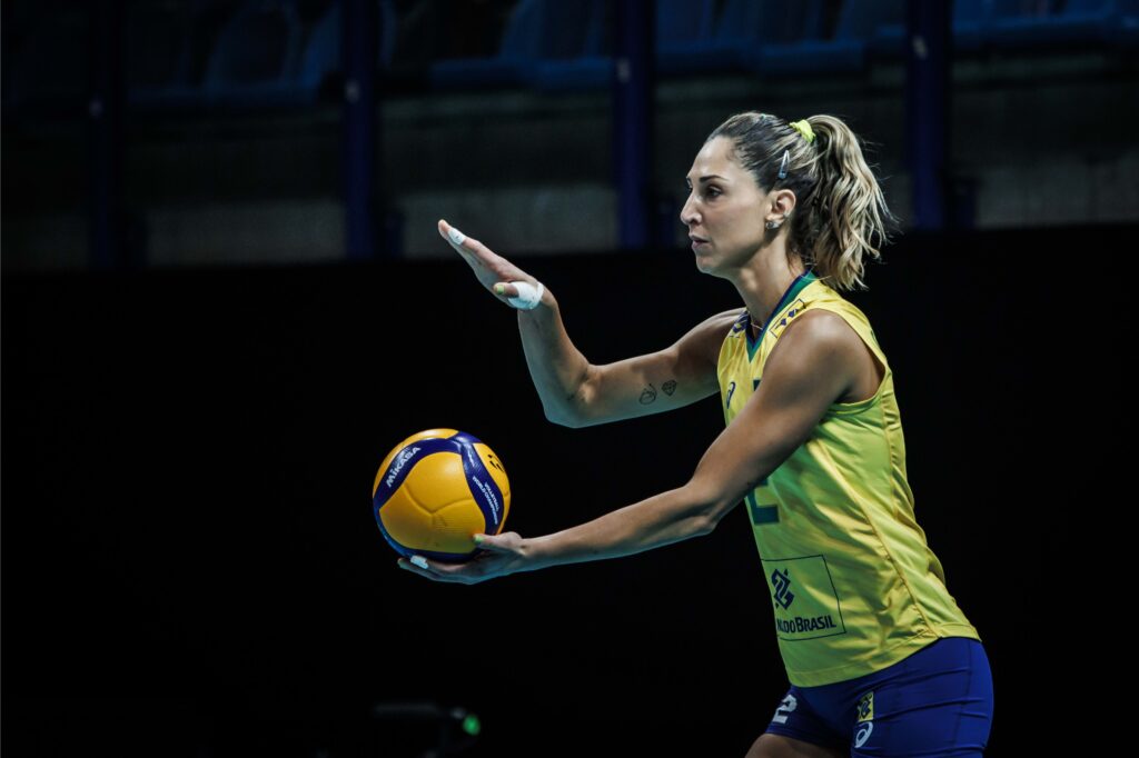 Carol Gattaz Reflete Sobre Saúde Mental e Enfrenta Desafios do Burnout na Carreira