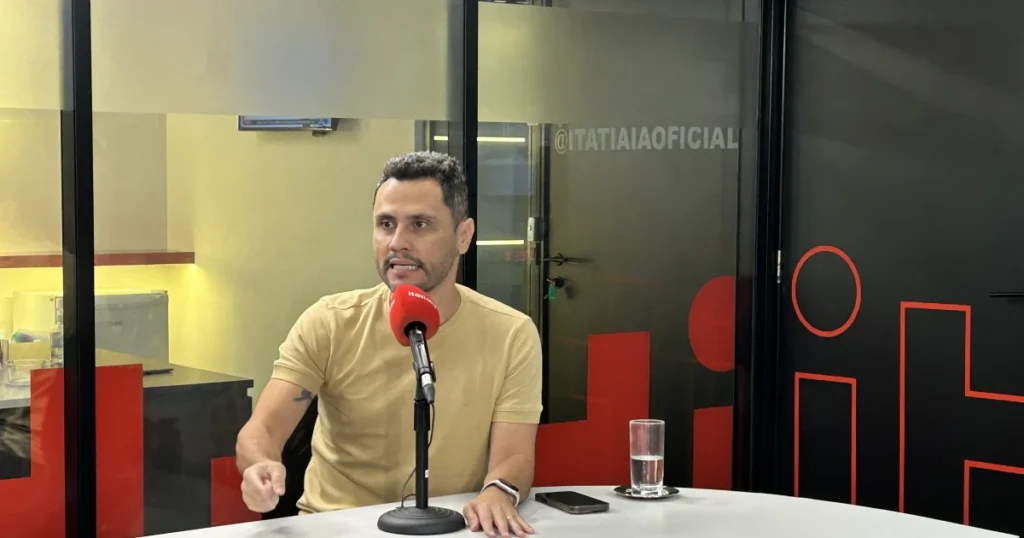 Cleitinho Azevedo Propõe Aliança com Nikolas Ferreira para Eleições em Minas