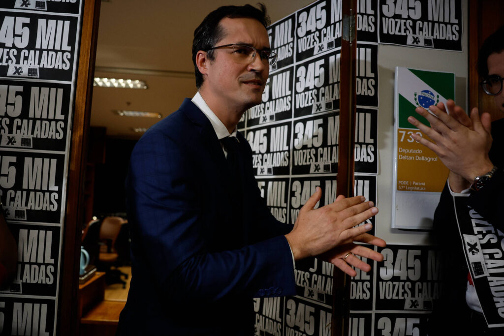 Deltan Dallagnol se Prepare para o Senado: Estratégia em Foco após Decisão Judicial Deltan Dallagnol se Prepare para o Senado: Estratégia em Foco após Decisão Judicial