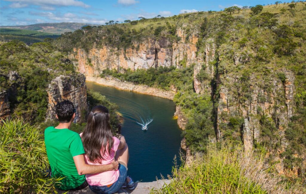 Desempenho do Turismo em Minas Gerais: Desaceleração e Desafios Estratégicos para a Economia Desempenho do Turismo em Minas Gerais: Desaceleração e Desafios Estratégicos para a Economia