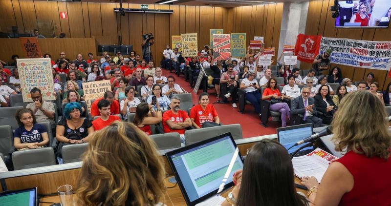 Docentes da Uemg e Unimontes Iniciam Mobilização pela Campanha Salarial de 2026 na ALMG Docentes da Uemg e Unimontes Iniciam Mobilização pela Campanha Salarial de 2026 na ALMG