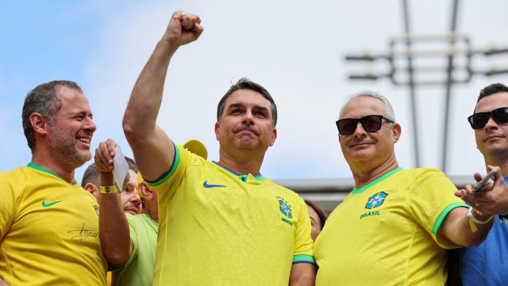 Flávio Bolsonaro Lidera Intenções de Voto no Espírito Santo com 41,5%