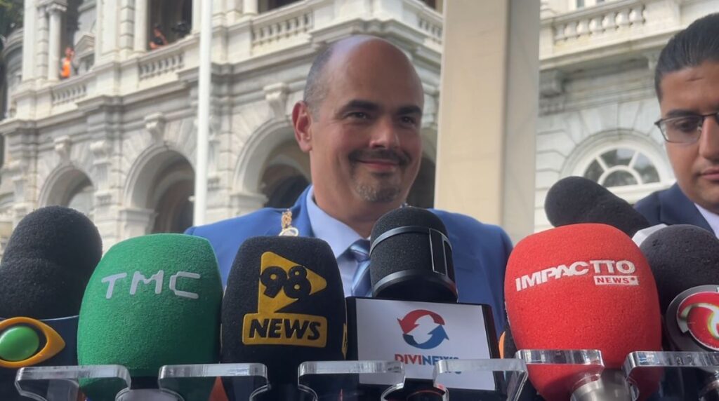 Governador Simões Foca em Saúde, Renda e Segurança em Minas Gerais