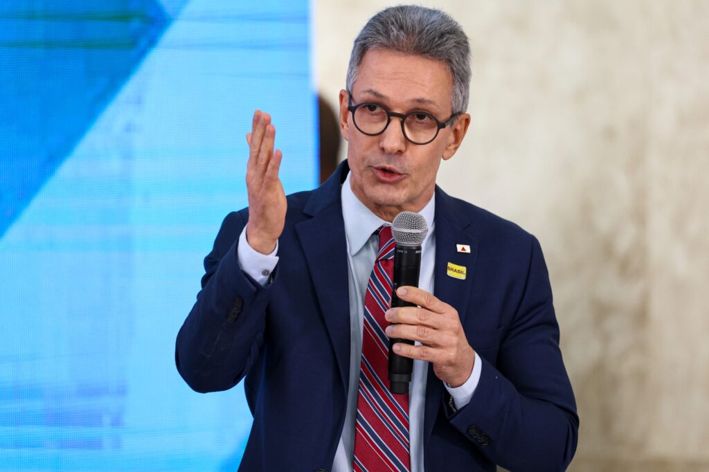 Governo de Minas Atrasa Reajuste para Servidores e Enfrenta Desafios Eleitorais