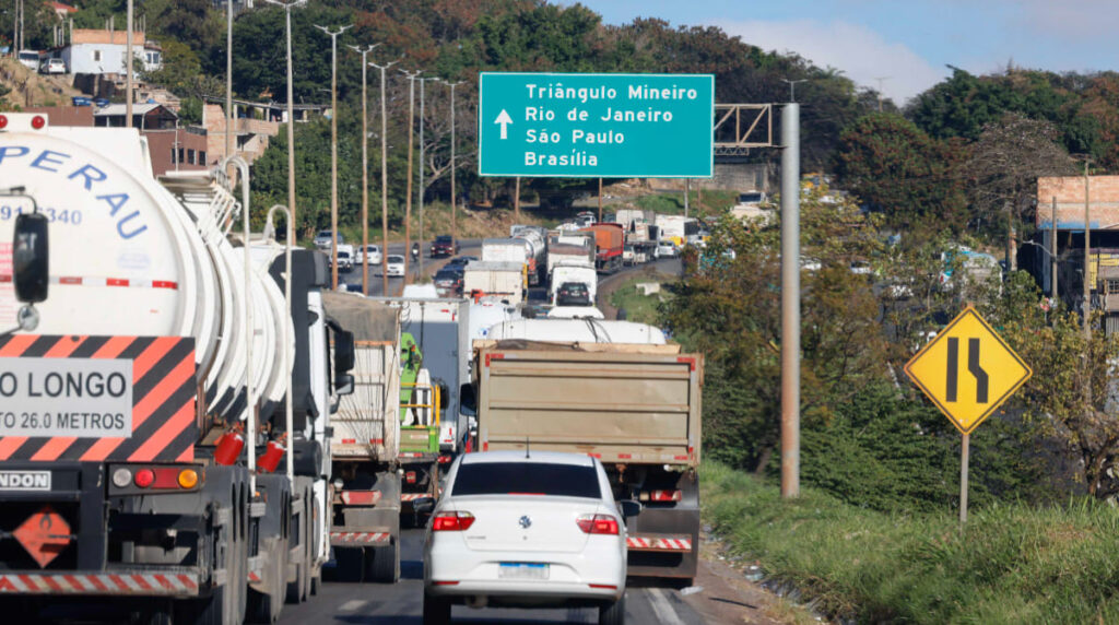Governo de Minas Gerais Anuncia Subsídio de R$ 0,60 no Diesel para Estabilizar Preços Governo de Minas Gerais Anuncia Subsídio de R$ 0,60 no Diesel para Estabilizar Preços