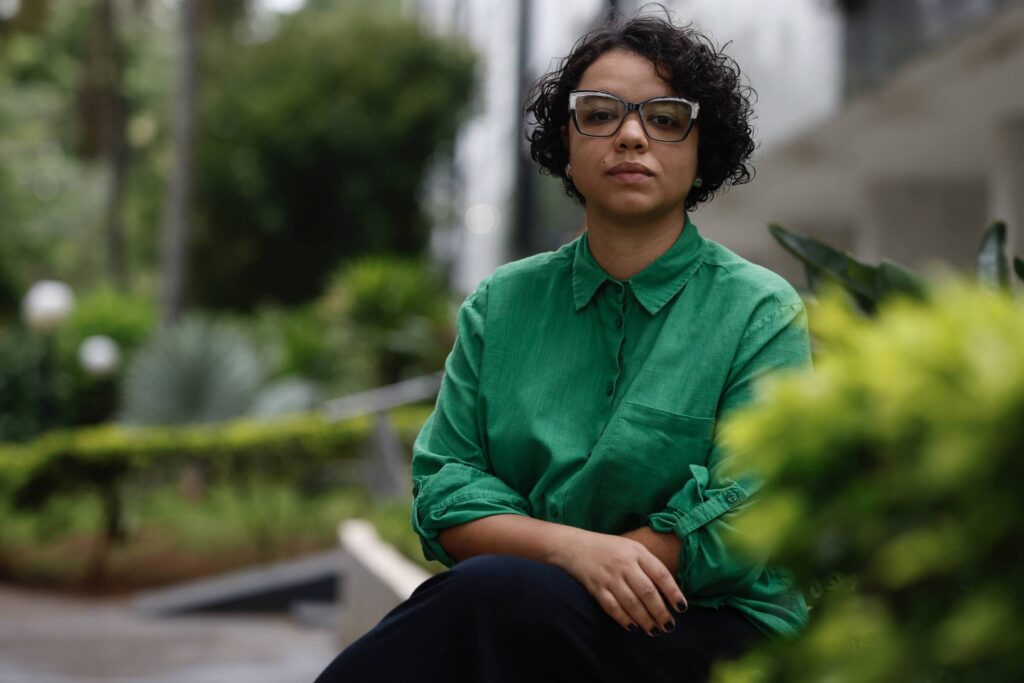 Meninas de 10 a 14 anos realizam mais tarefas domésticas que homens de todas as idades, aponta estud