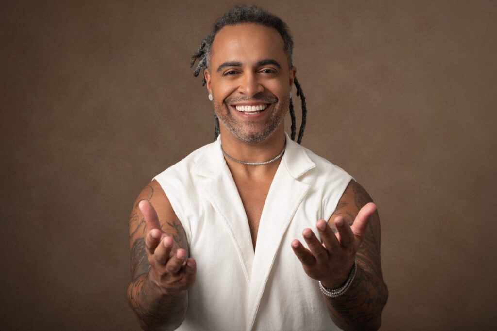 Minas ao Luar: Música e Cultura em Manhuaçu com Ara Ketu e Erika Otoni Minas ao Luar: Música e Cultura em Manhuaçu com Ara Ketu e Erika Otoni