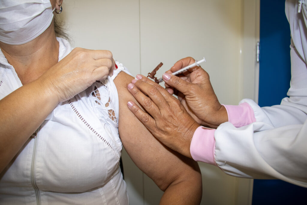 Minas Gerais Lança Vacinação Contra a Dengue Para Profissionais de Saúde