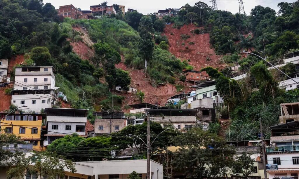 Minas Gerais: Líder Nacional em Ocupação de Áreas Urbanas em Encostas de Risco Minas Gerais: Líder Nacional em Ocupação de Áreas Urbanas em Encostas de Risco
