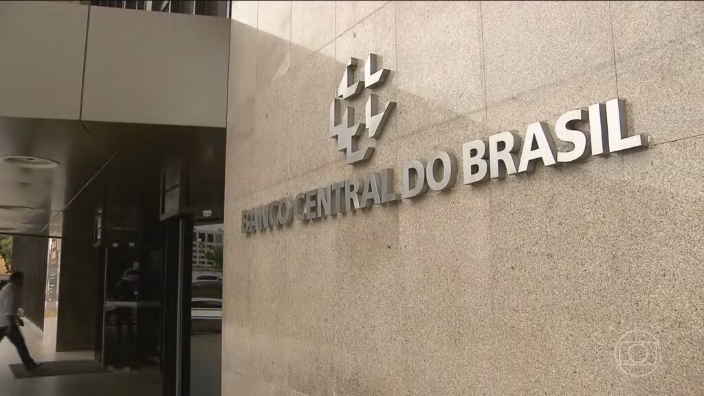 Ministério da Fazenda Avalia Impacto das Taxas de Juros no PIB e Previsão de Crescimento em 2026