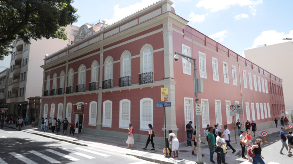 Retorno às Aulas: Mais de 36 Mil Estudantes na Zona da Mata Voltando Após Temporais